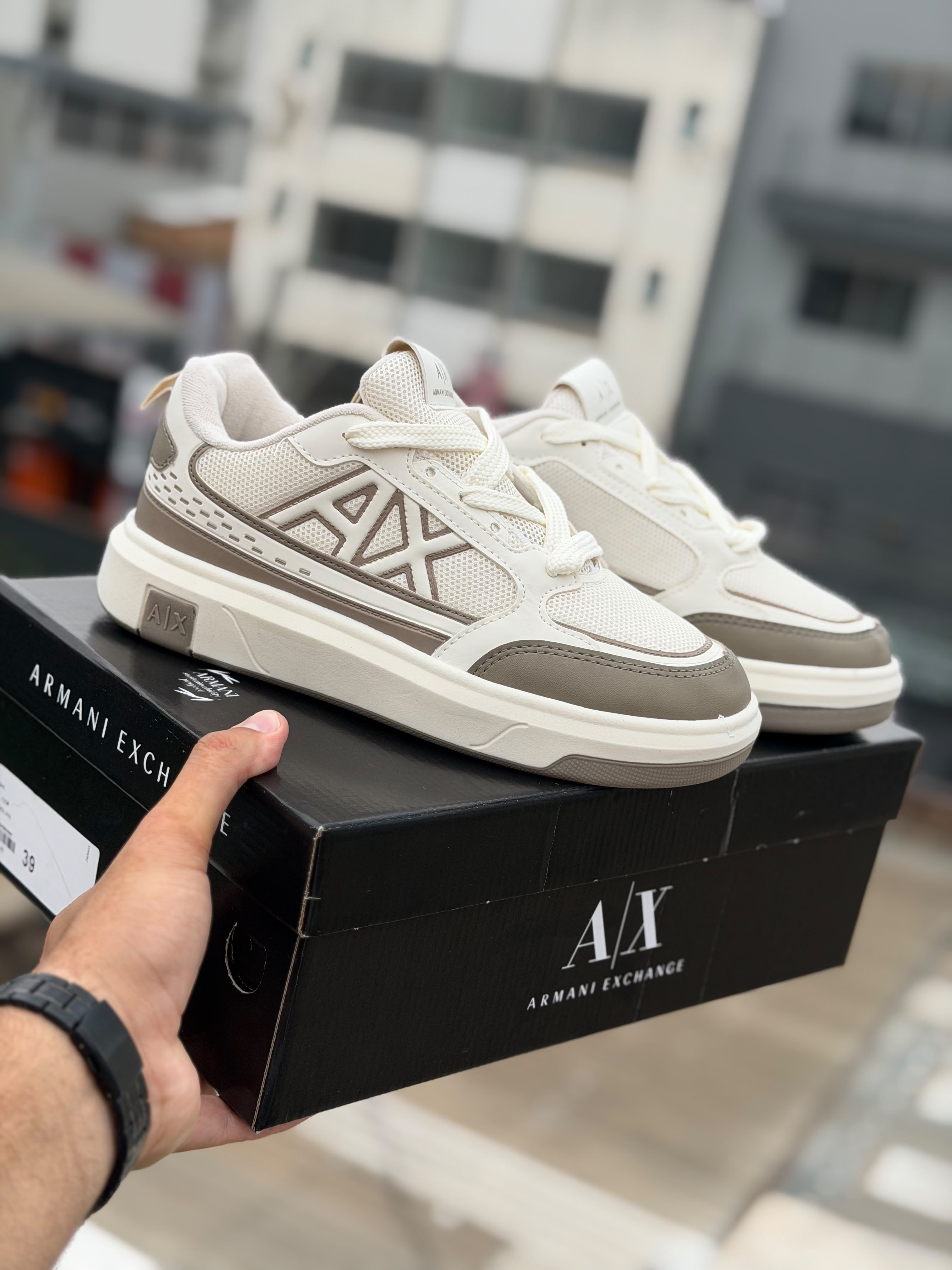 Armani AX exangue
