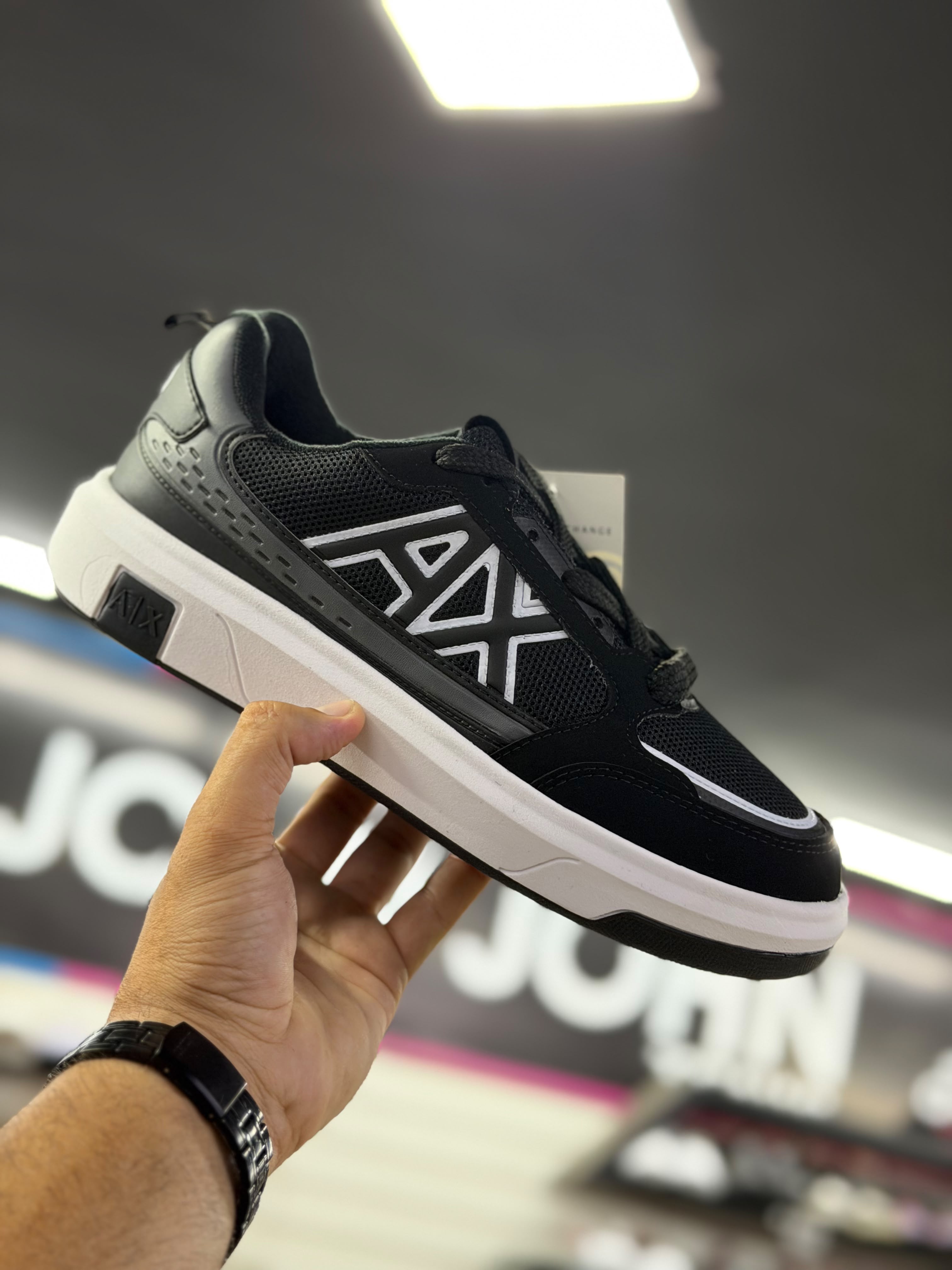 Armani AX exangue