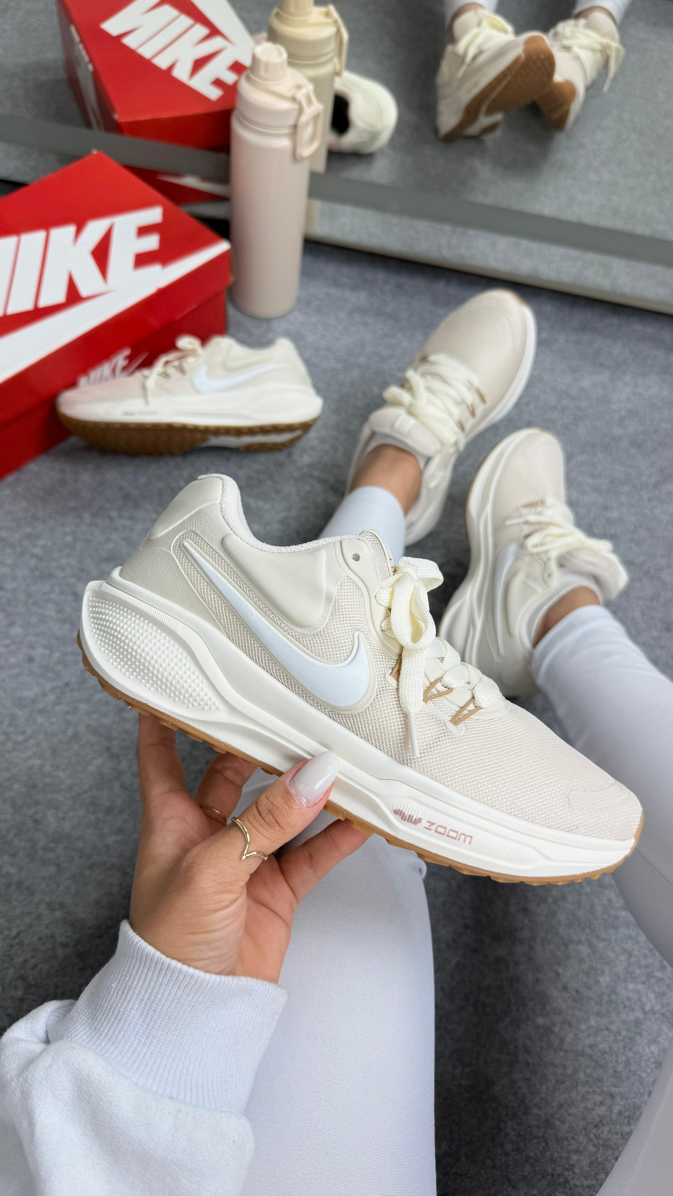 Nike revolution foto 2
